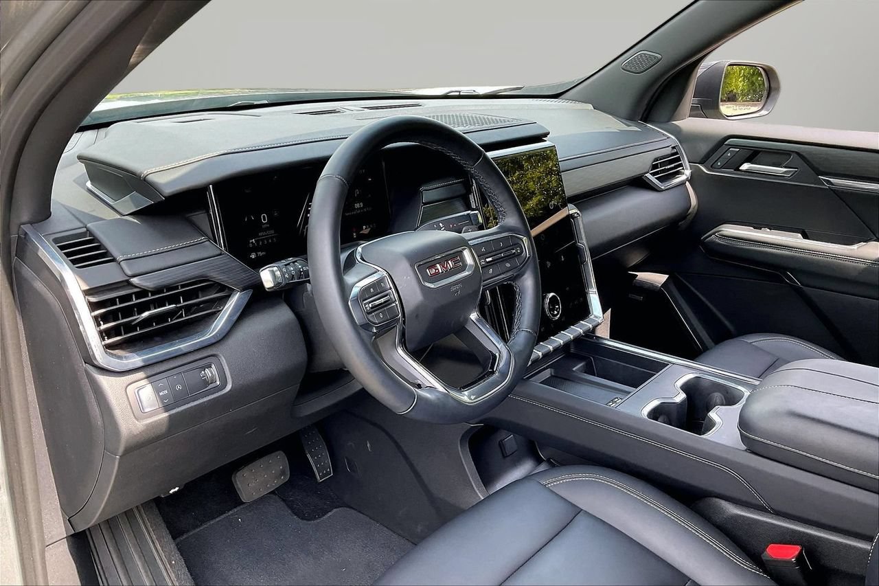 Used 2025 GMC Acadia Elevation w/ Elevation Premium Package FWD image 19