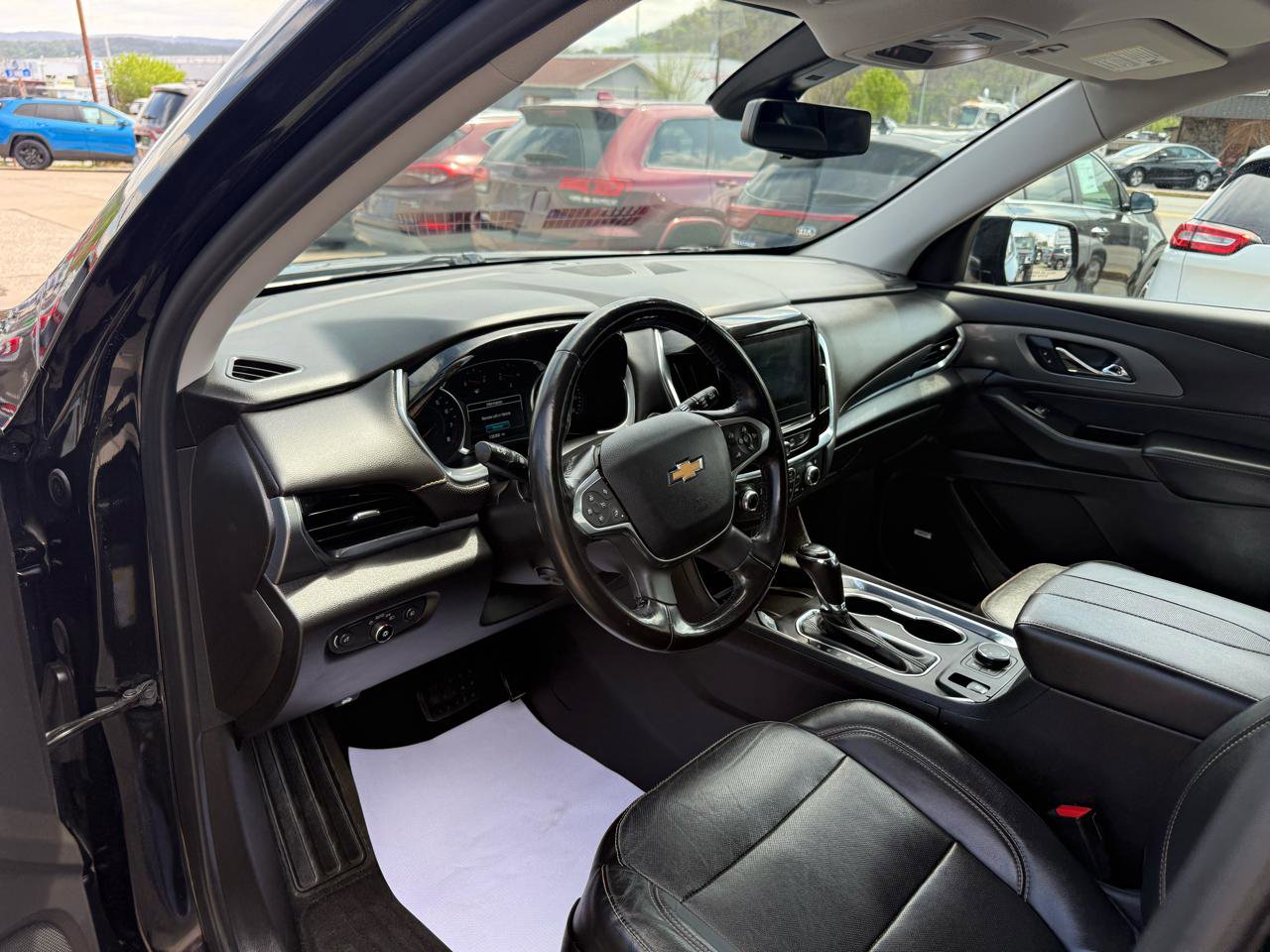 Used 2019 Chevrolet Traverse Premier w/ Redline Edition AWD/4WD image 16