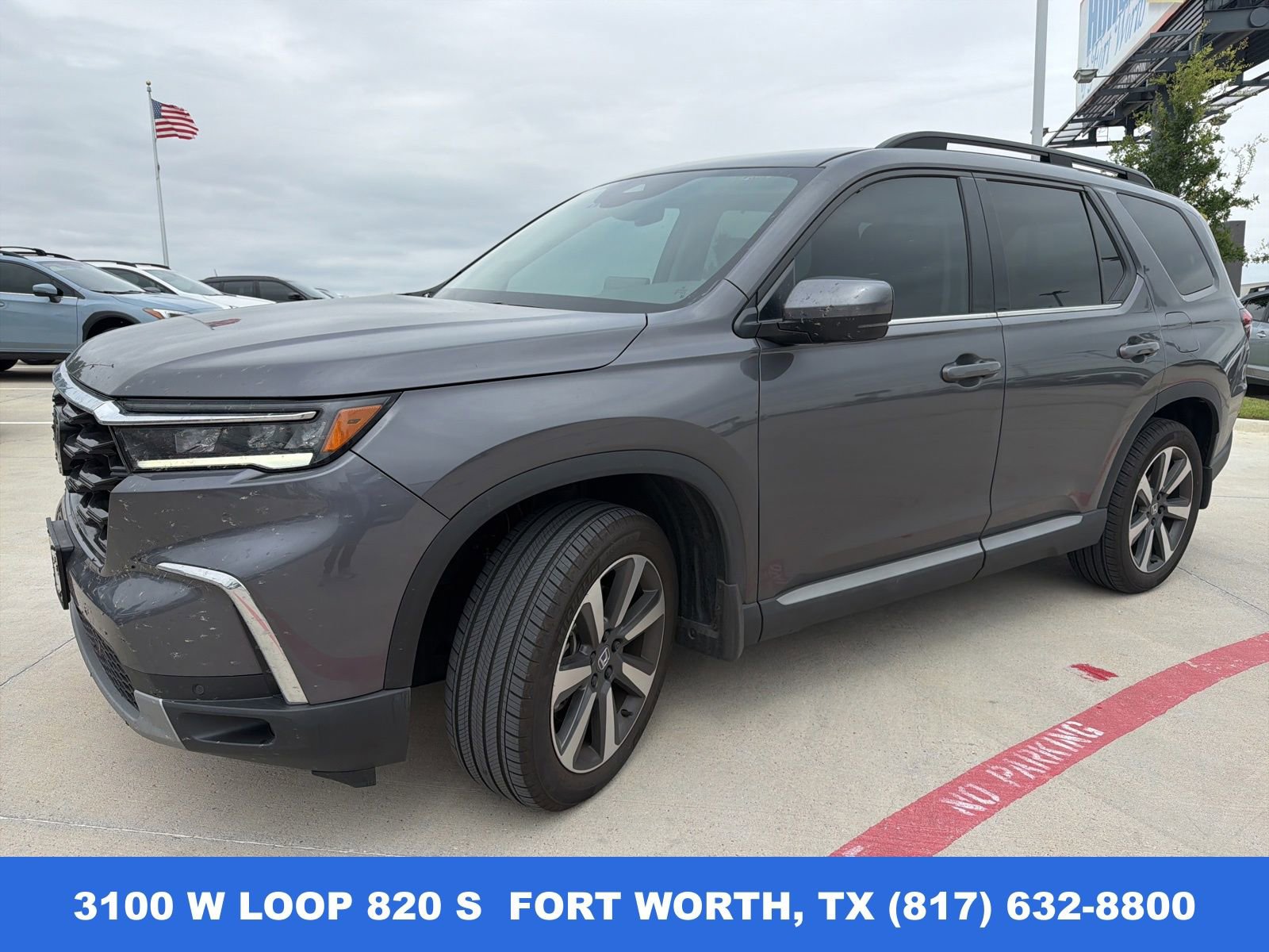 Used 2025 Honda Pilot Touring image 1