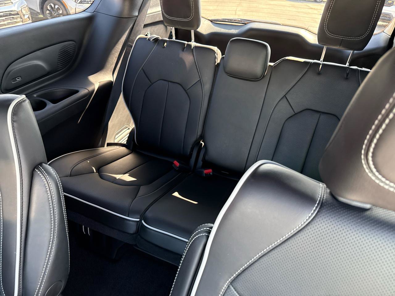 New 2026 Chrysler Pacifica Limited w/ S Appearance Package FWD image 17