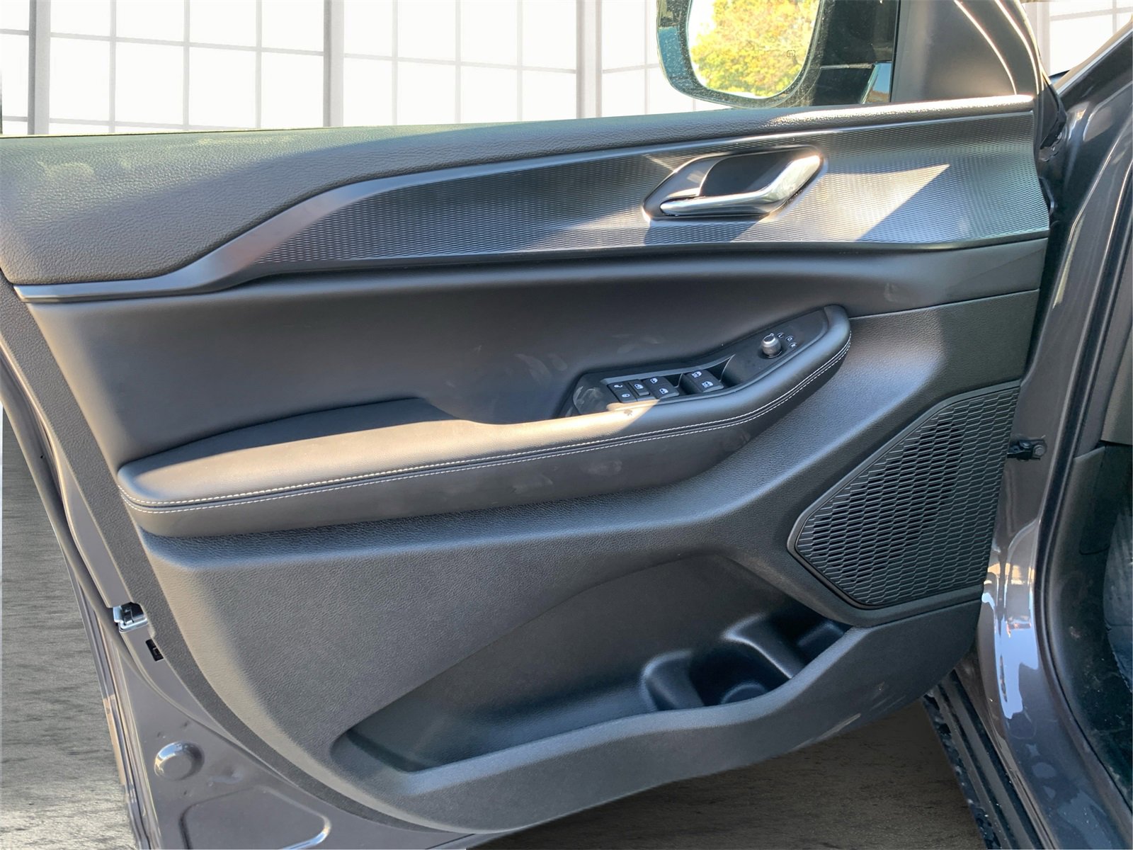 Used 2025 Jeep Grand Cherokee L Altitude image 19