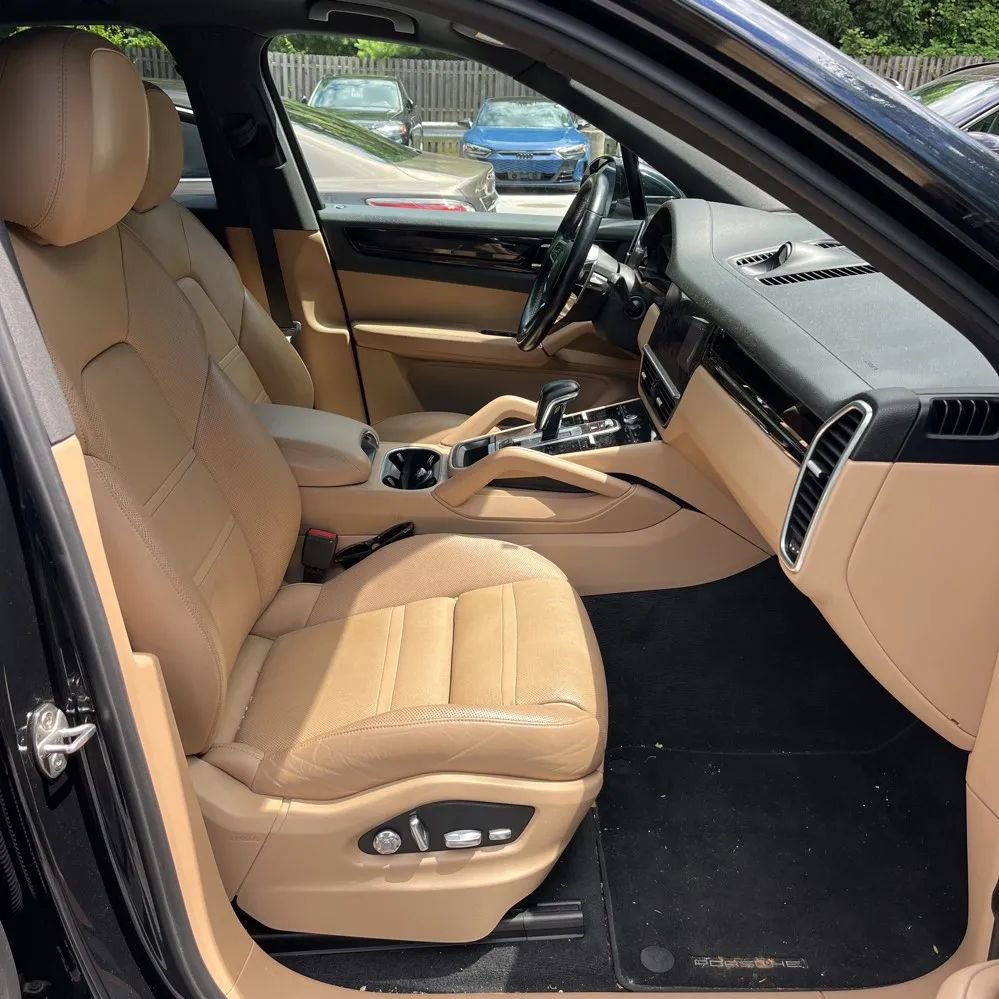 Used 2020 Porsche Cayenne AWD/4WD image 9