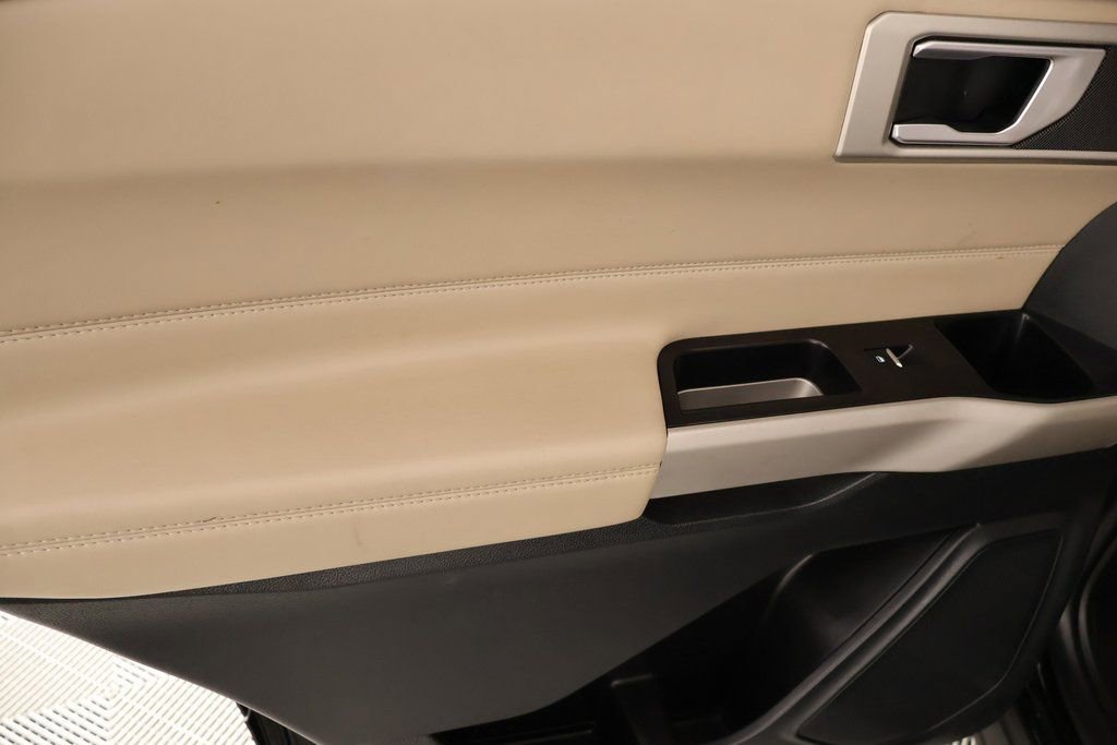 Used 2023 Ford Explorer XLT w/ Equipment Group 202A image 17