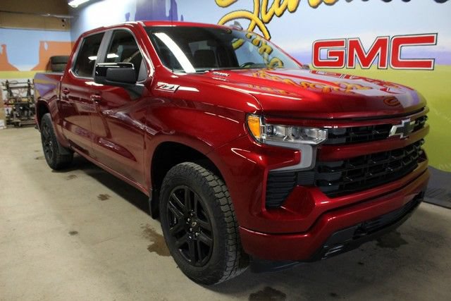 Used 2024 Chevrolet Silverado 1500 RST w/ Z71 Off-Road Package AWD/4WD image 3