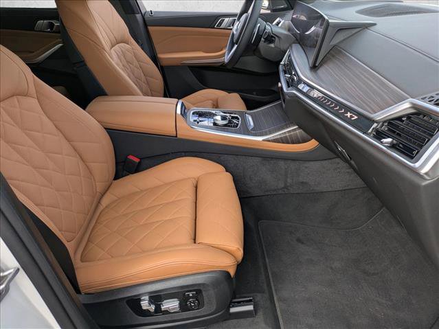 Used 2025 BMW X7 xDrive40i w/ Executive Package image 21