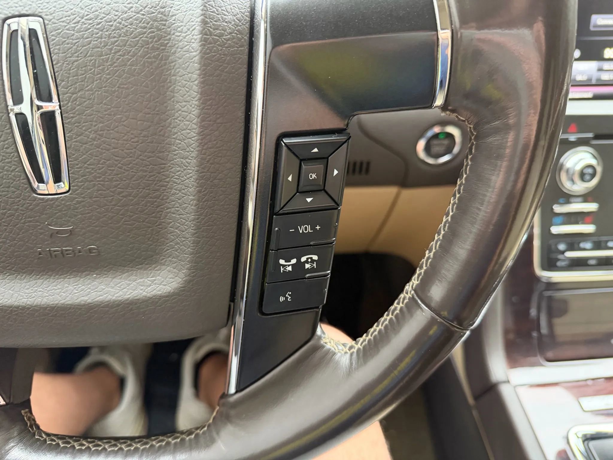 Used 2015 Lincoln Navigator L 4WD w/ Equipment Group 101A Reserve image 21