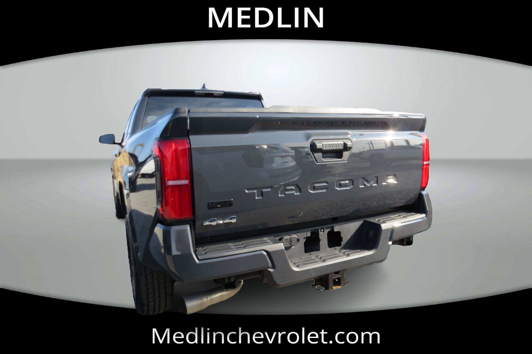 Used 2024 Toyota Tacoma SR5 AWD/4WD image 7