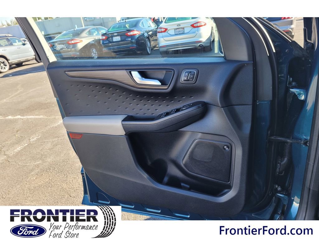 Used 2020 Ford Escape Titanium image 14