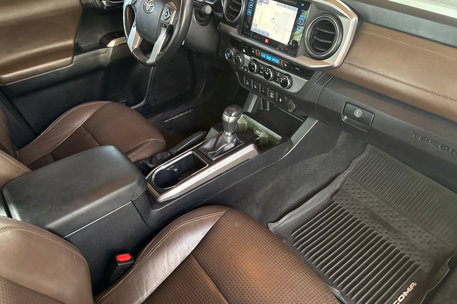 Used 2017 Toyota Tacoma Limited AWD/4WD image 19