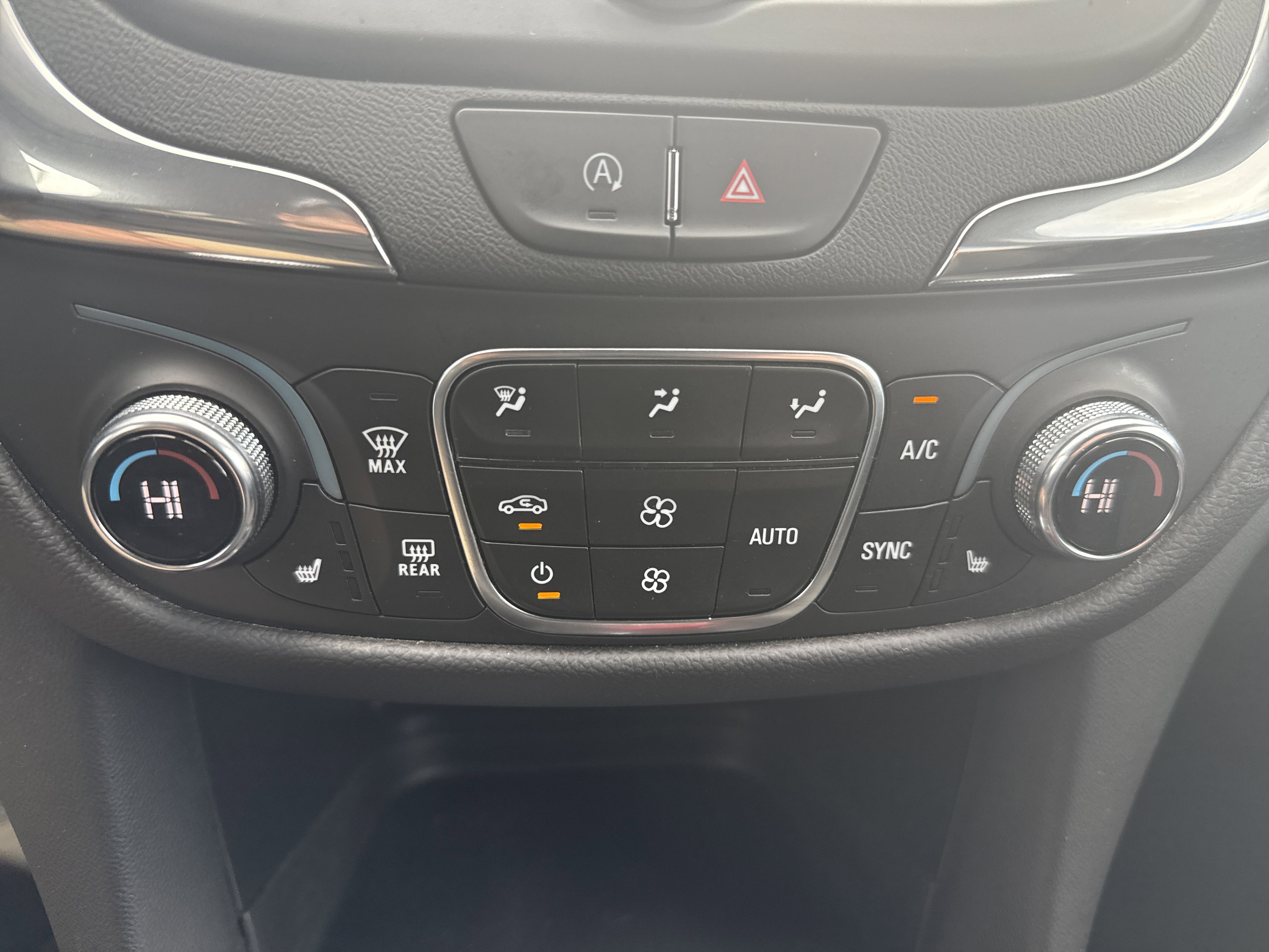 Used 2023 Chevrolet Equinox LT image 58