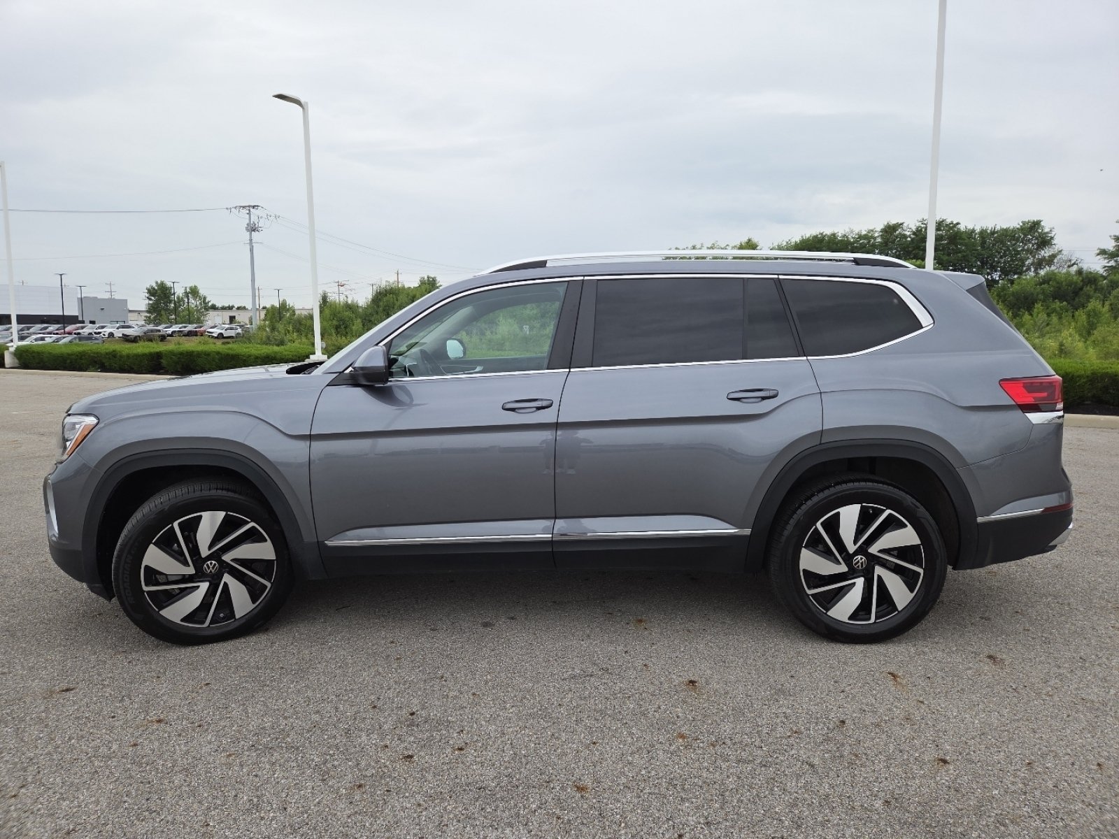 Used 2024 Volkswagen Atlas SEL AWD/4WD image 15