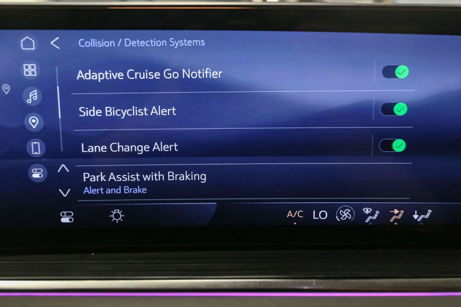 Used 2024 Buick Envision Preferred AWD/4WD image 29