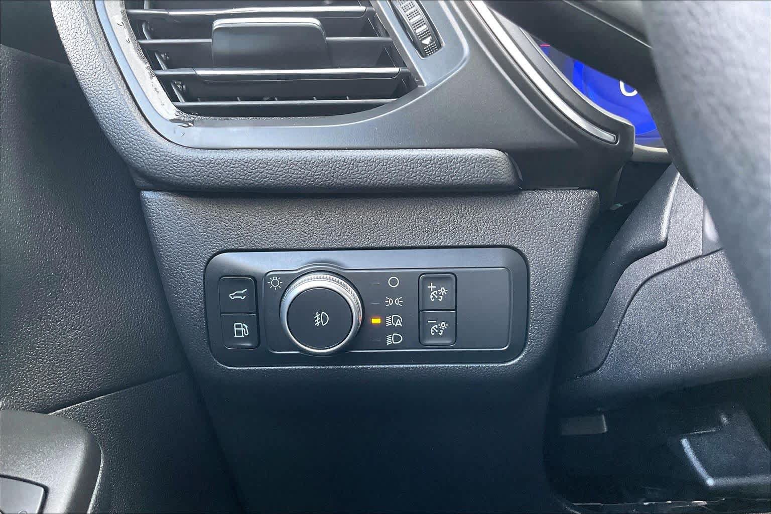 Used 2020 Ford Escape Titanium FWD image 33