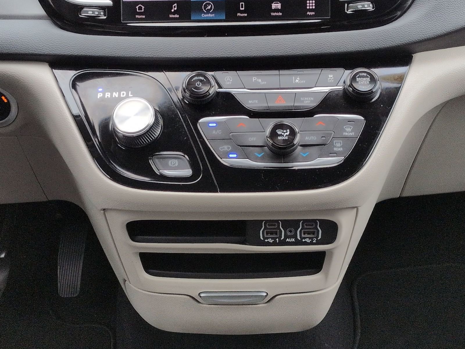 Used 2023 Chrysler Pacifica Touring-L image 13