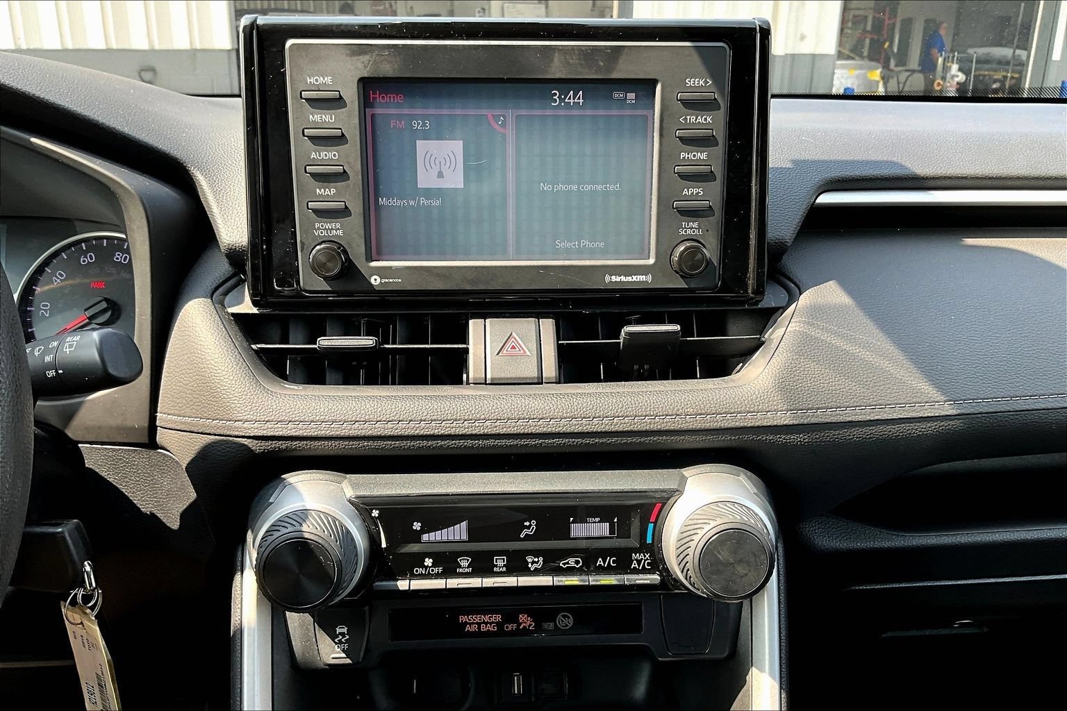 Used 2022 Toyota RAV4 LE FWD image 11