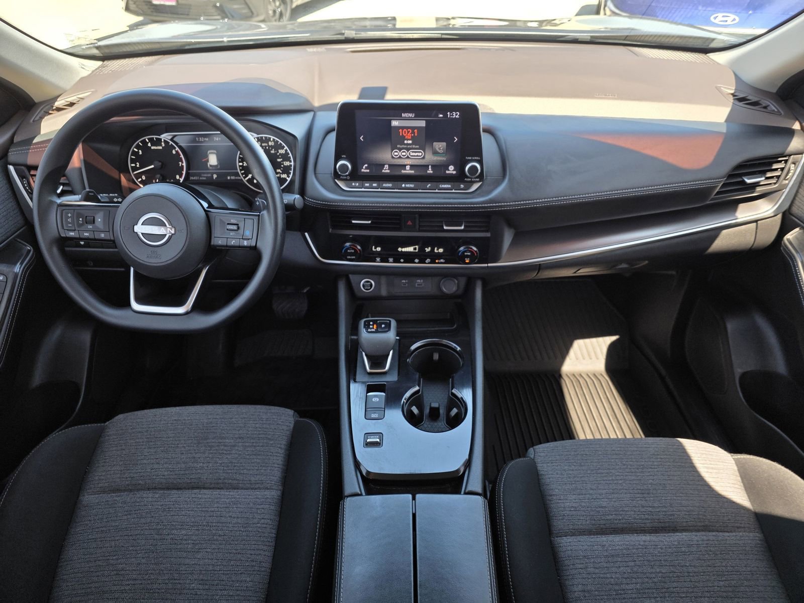 Used 2023 Nissan Rogue SV image 10