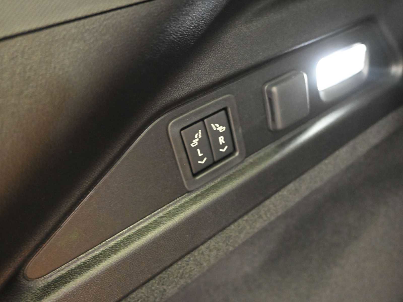 New 2026 Cadillac Lyriq V image 24