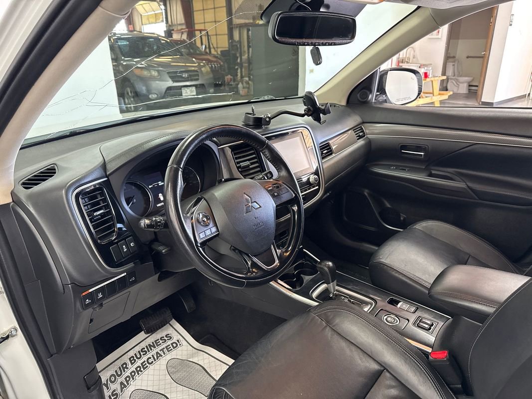 Used 2020 Mitsubishi Outlander SEL image 8