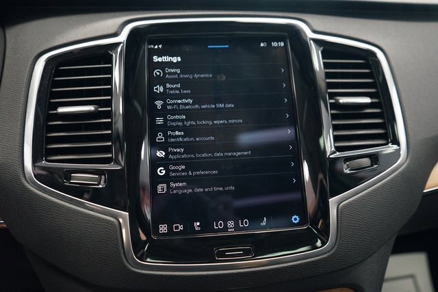 Used 2023 Volvo XC90 B6 Plus image 38