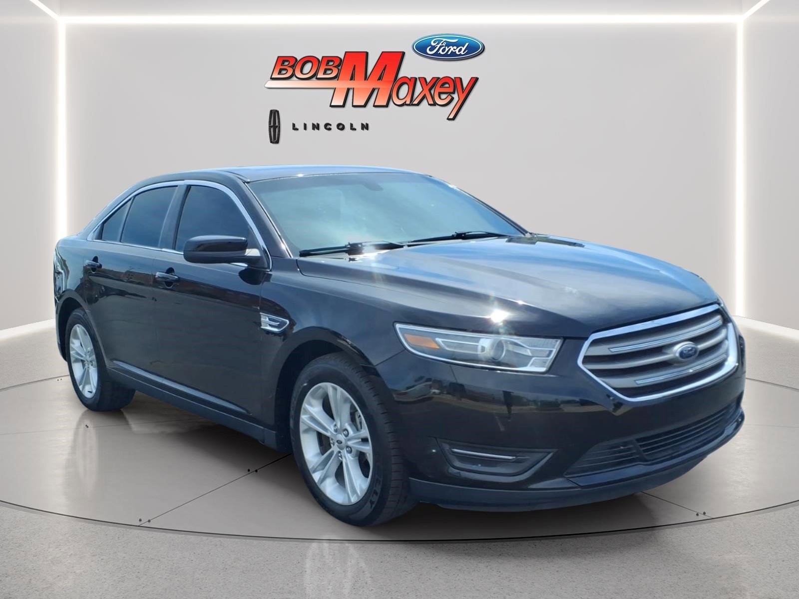 Used 2018 Ford Taurus SEL FWD image 3