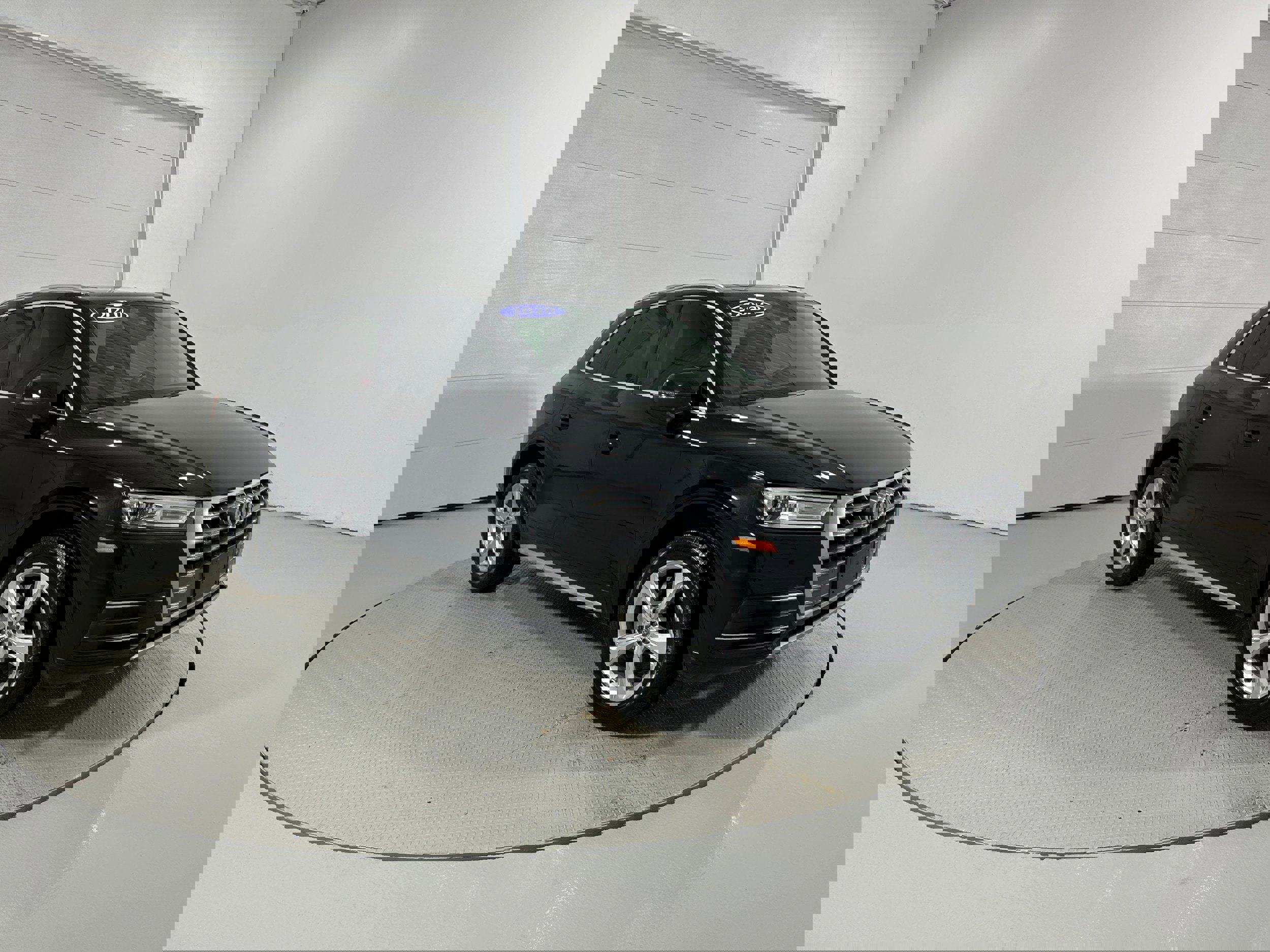 Used 2020 Audi Q5 2.0T Premium w/ Convenience Package image 2