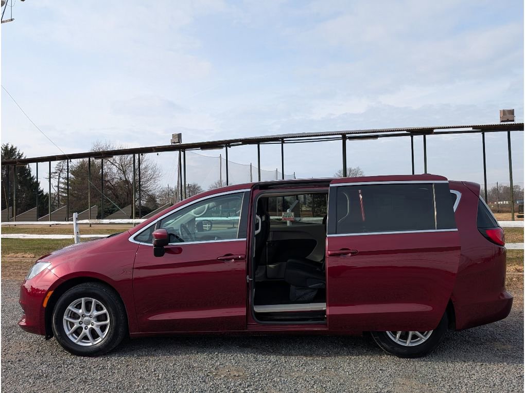 Used 2018 Chrysler Pacifica LX image 10