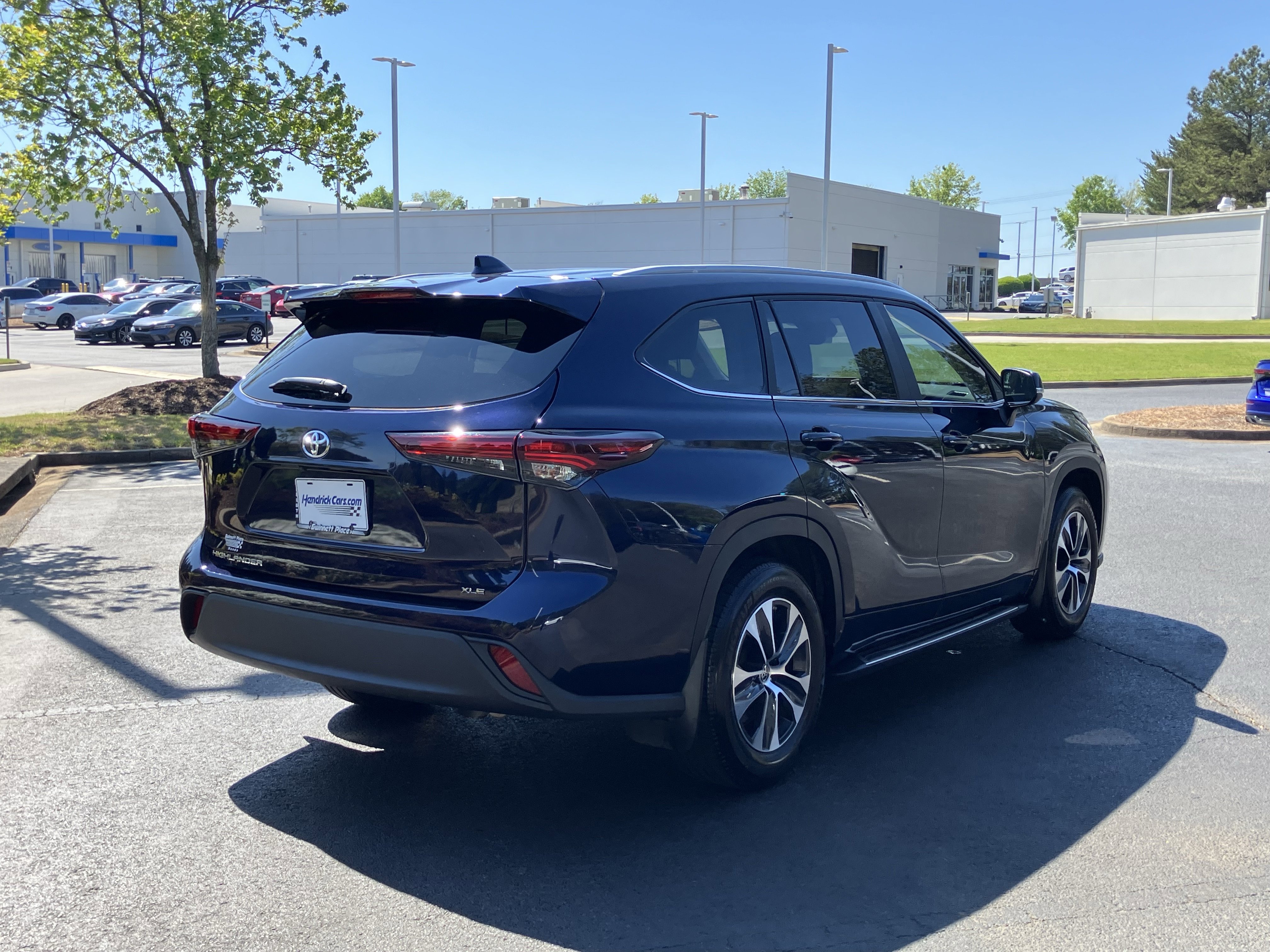 Used 2025 Toyota Highlander XLE FWD image 10
