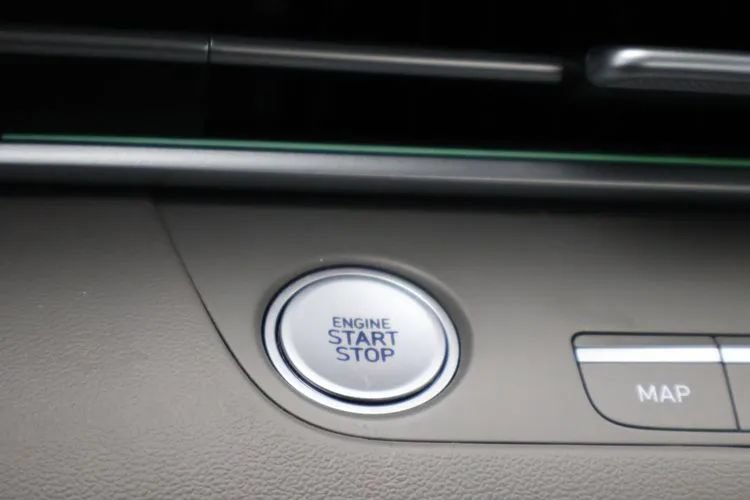 Used 2025 Hyundai Elantra SEL FWD image 26