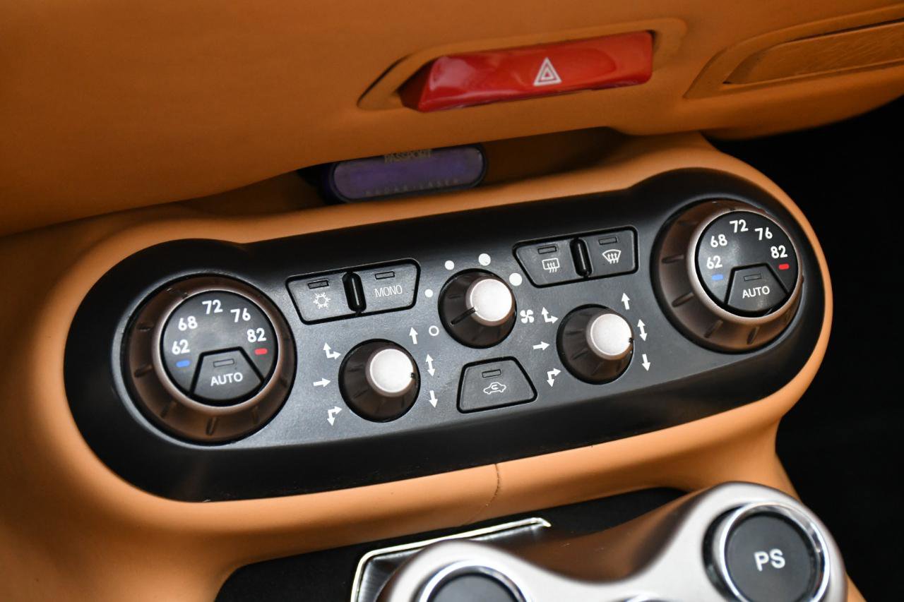 Used 2014 Ferrari California RWD image 34