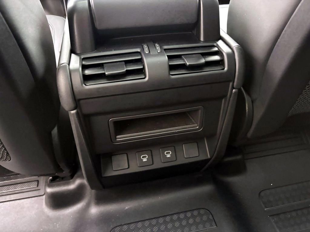 Used 2025 Land Rover Defender 110 S image 59