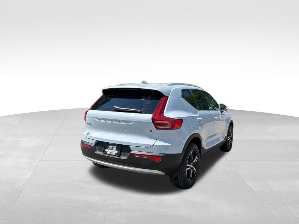 Used 2025 Volvo XC40 B5 Core image 5