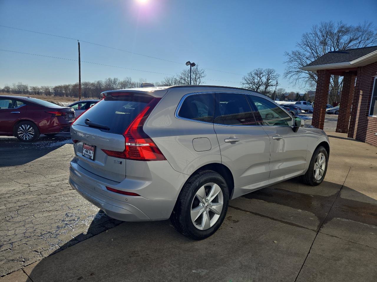 Used 2022 Volvo XC60 B5 Momentum image 4