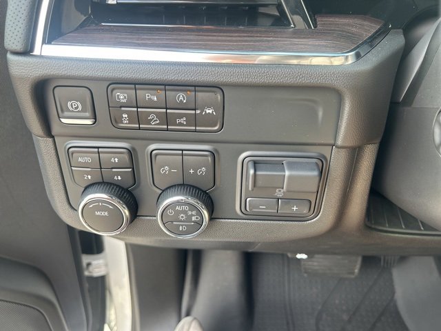 New 2025 Chevrolet Suburban Premier image 14