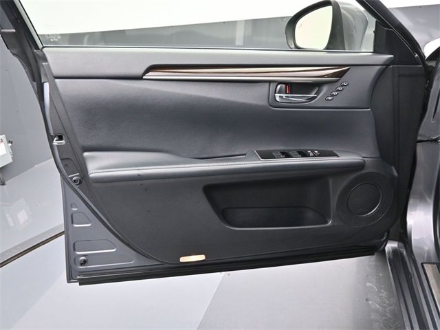 Used 2016 Lexus ES 300h image 22