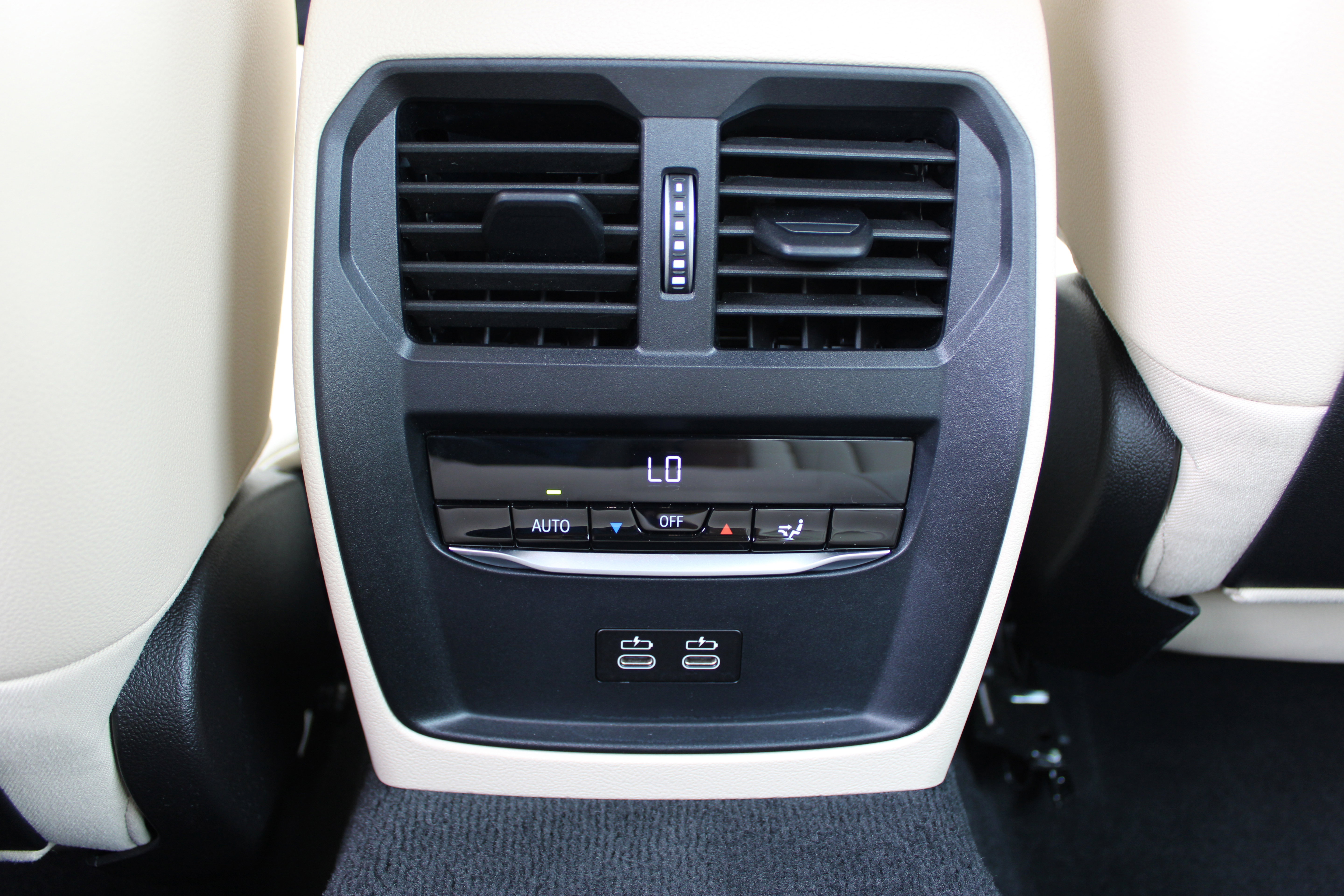 Used 2025 BMW 330i Sedan w/ Convenience Package image 26