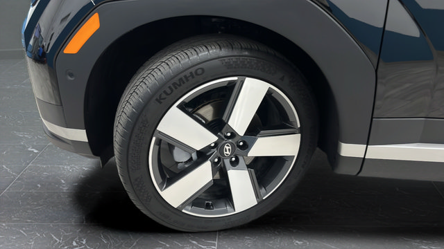 Used 2025 Hyundai Santa Fe Limited AWD/4WD image 39