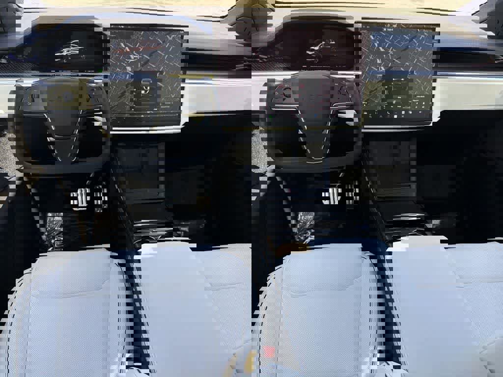 Used 2022 Tesla Model X Plaid image 9