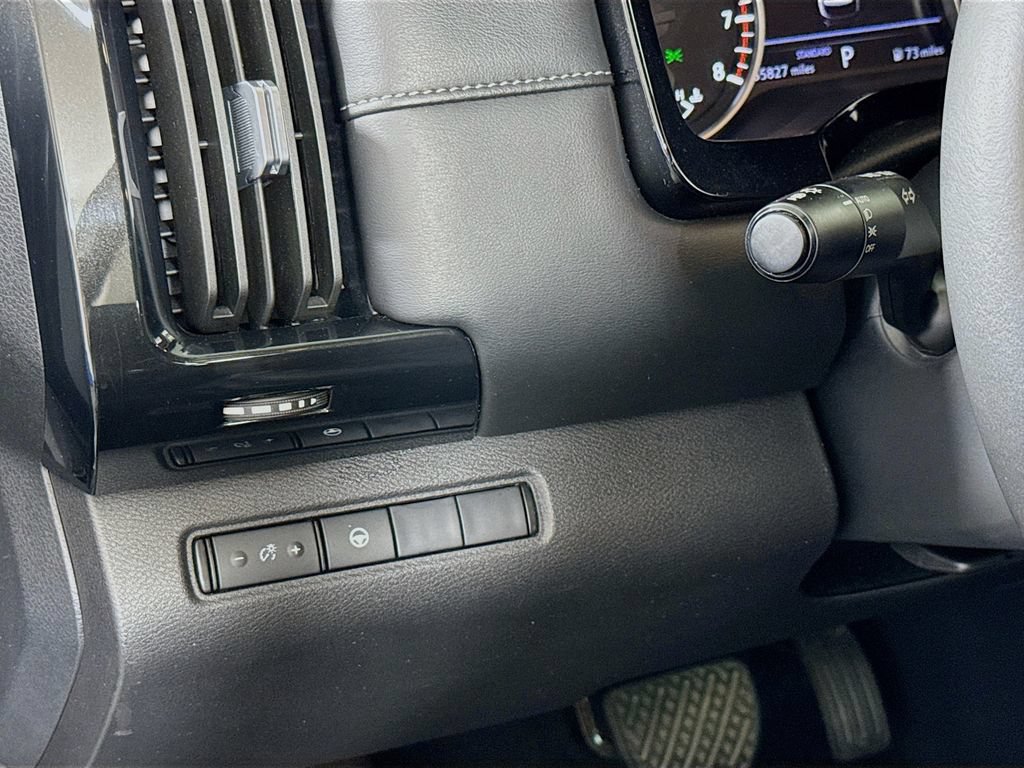 Used 2024 Nissan Pathfinder SV FWD image 10
