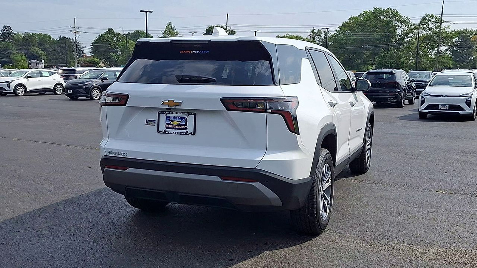 New 2027 Chevrolet Equinox LT w/ LPO, Floor Liner Package FWD image 2