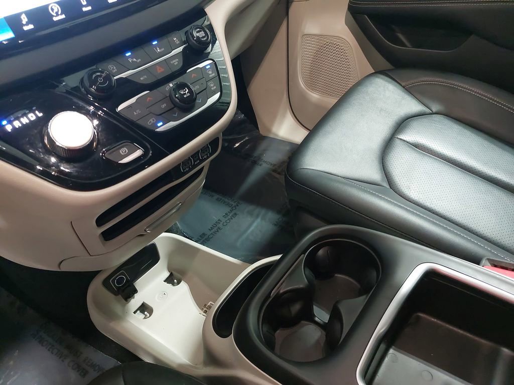 Used 2024 Chrysler Pacifica Touring-L image 43