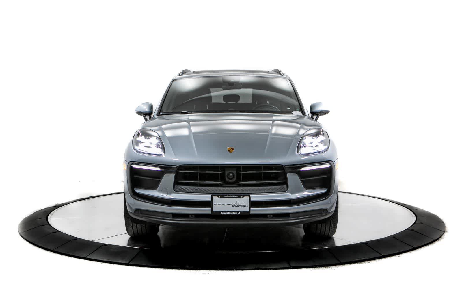 Certified 2024 Porsche Macan AWD/4WD image 10