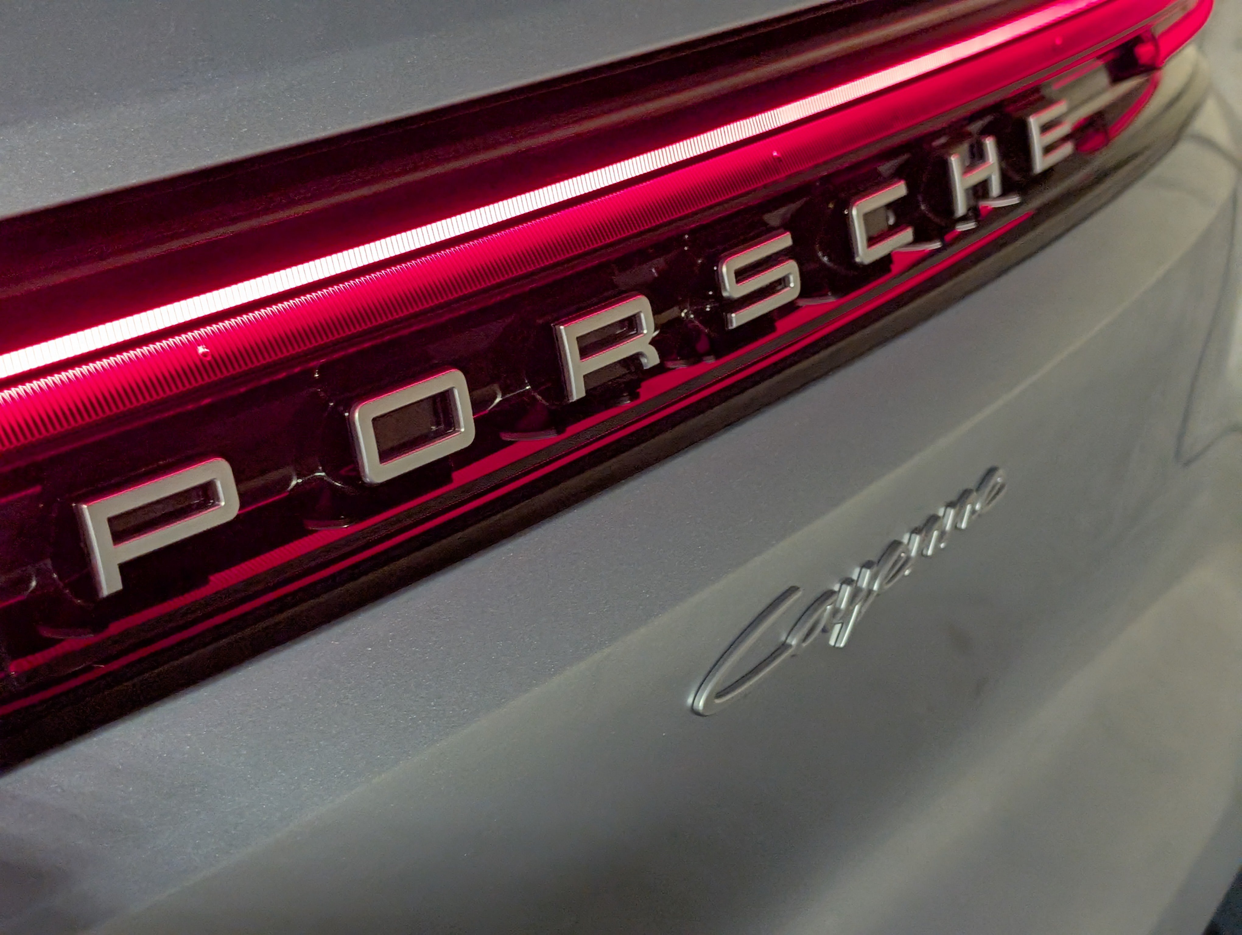 Certified 2025 Porsche Cayenne AWD/4WD image 14