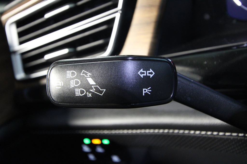 Used 2025 Volkswagen Atlas SE image 12