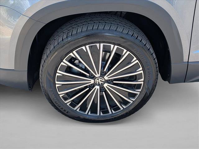 Used 2026 Volkswagen Taos SE FWD image 29