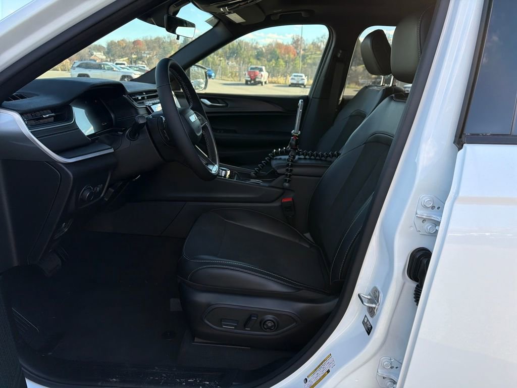 New 2025 Jeep Grand Cherokee L Altitude image 10