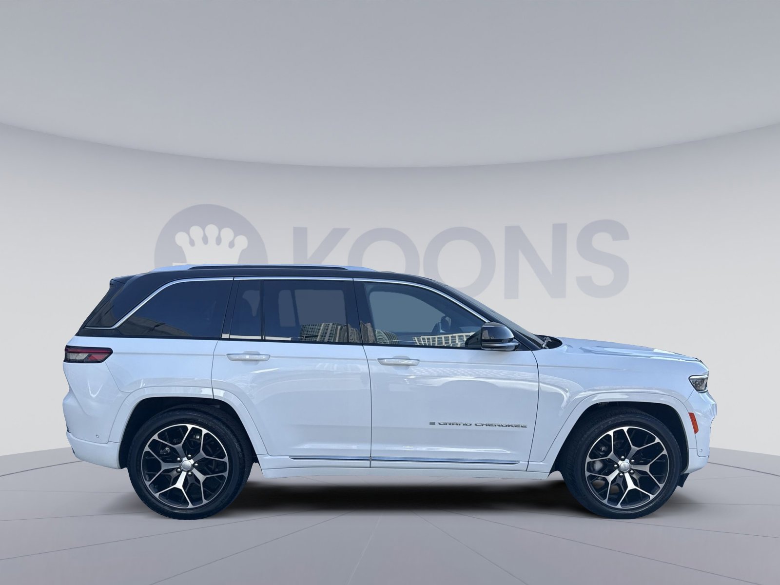 Used 2023 Jeep Grand Cherokee Summit image 8