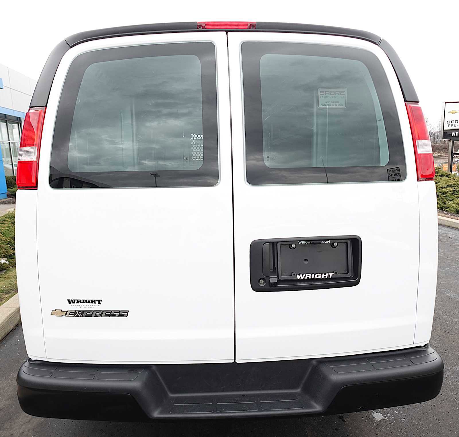 Used 2025 Chevrolet Express 3500 w/ Driver Convenience Package image 4