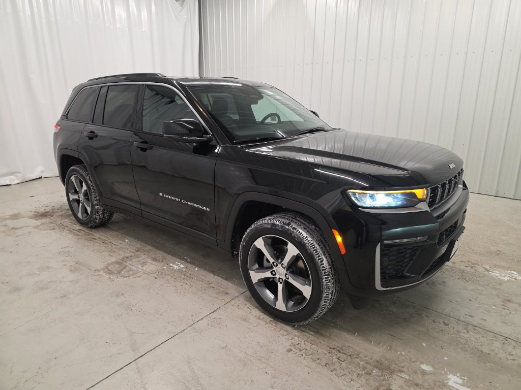 New 2026 Jeep Grand Cherokee Limited w/ Luxury Tech Group II AWD/4WD image 7