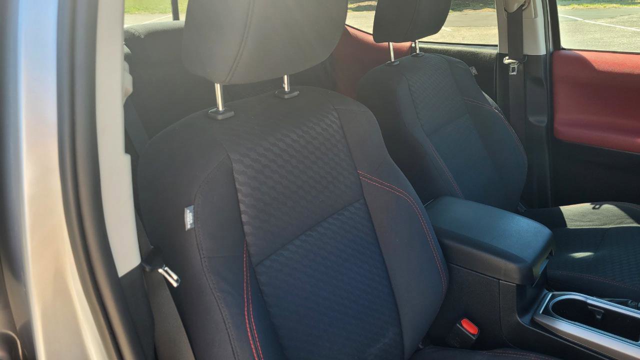 Used 2020 Toyota Tacoma SR5 AWD/4WD image 18