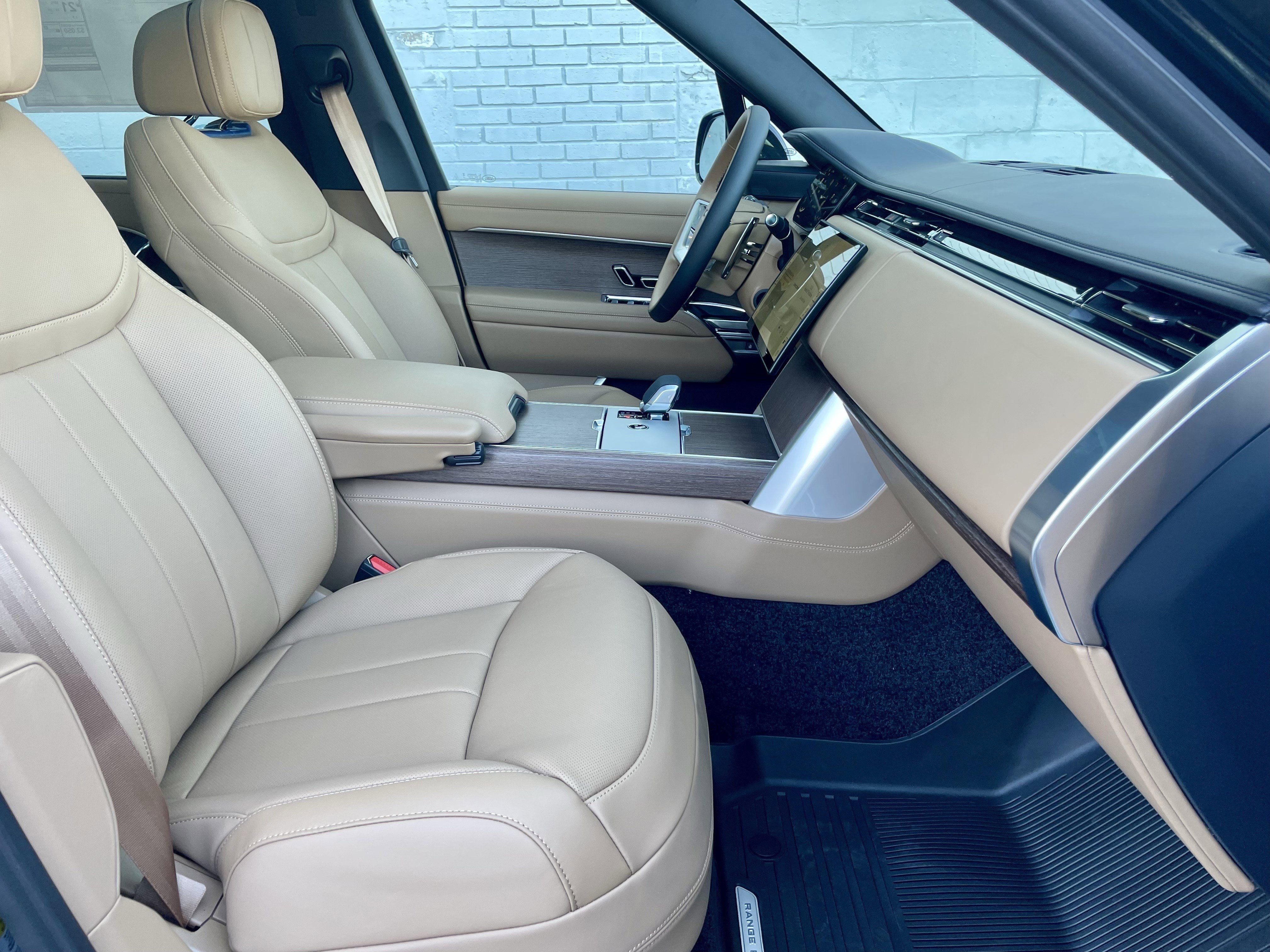 New 2026 Land Rover Range Rover SE image 15